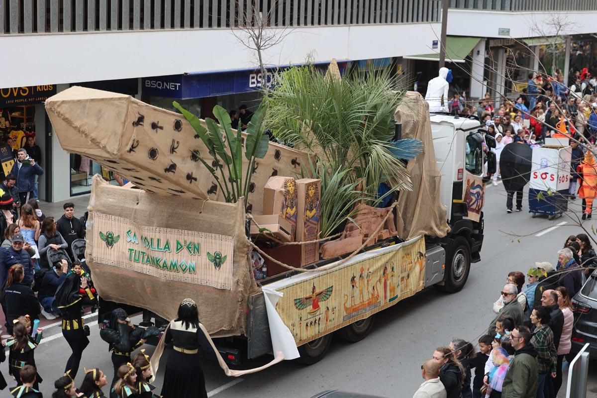 Búscate en las imágenes de la rúa de Carnaval de Ibiza