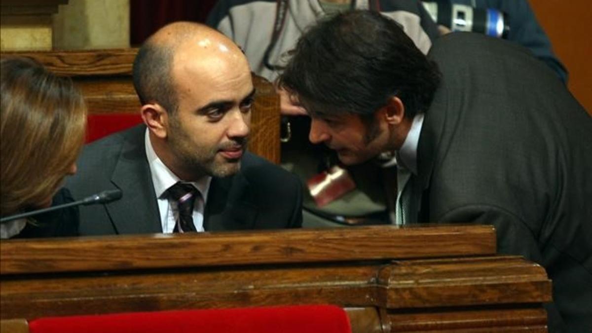 Carina Mejias, Daniel Sirera y Oriol Pujol en el Parlament