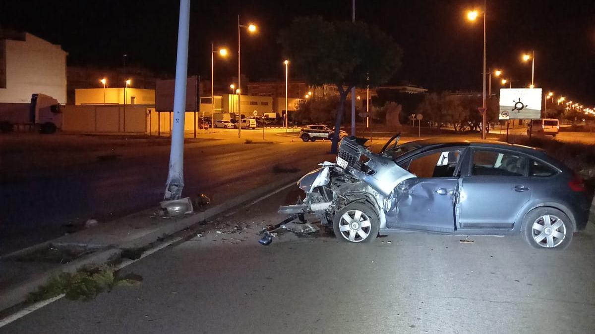 Cinco jóvenes heridos en un accidente de tráfico en Novelda