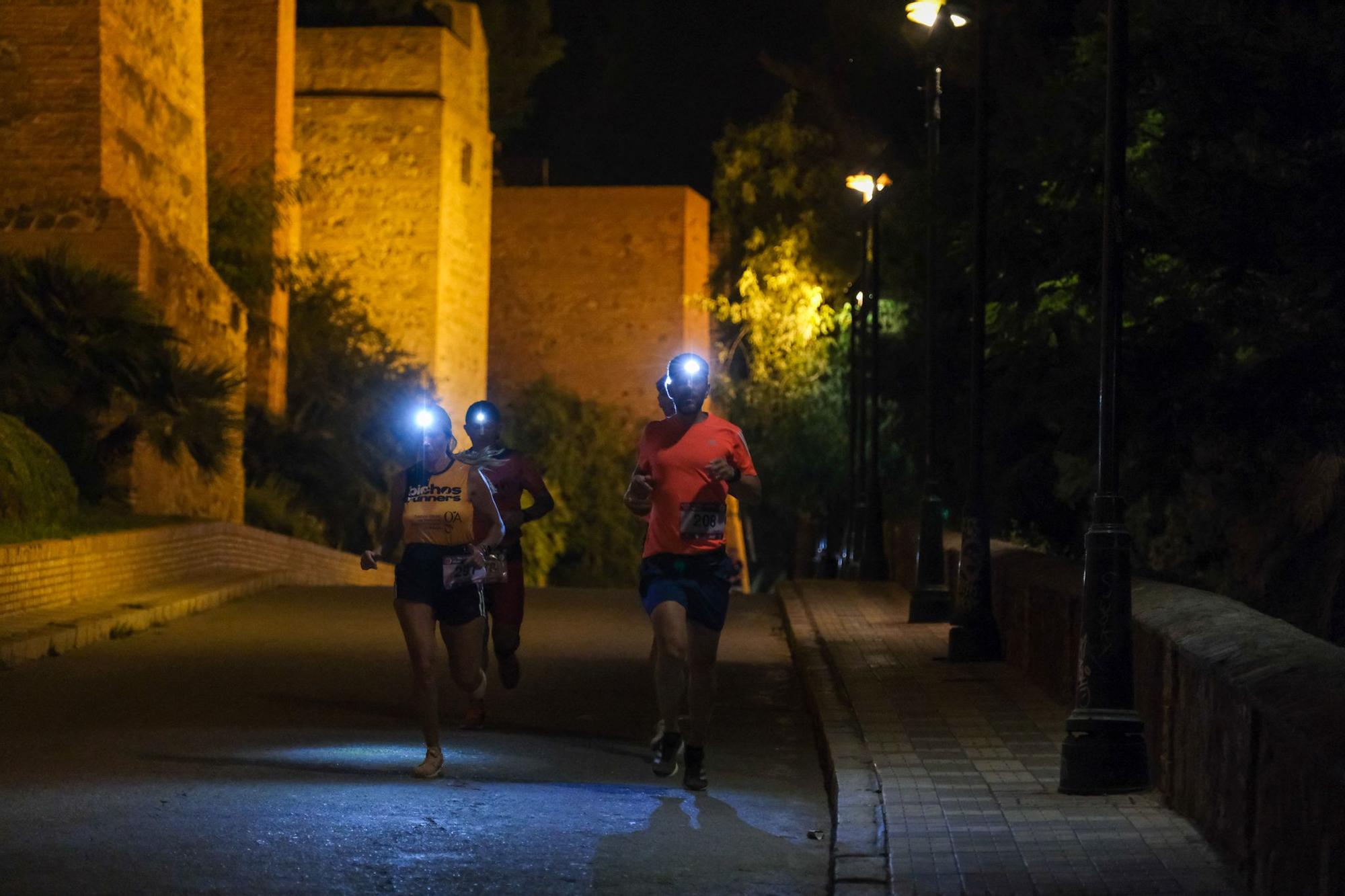 La carrera nocturna Mlk Trail & Tahermo llena de corredores el entorno de Gibralfaro