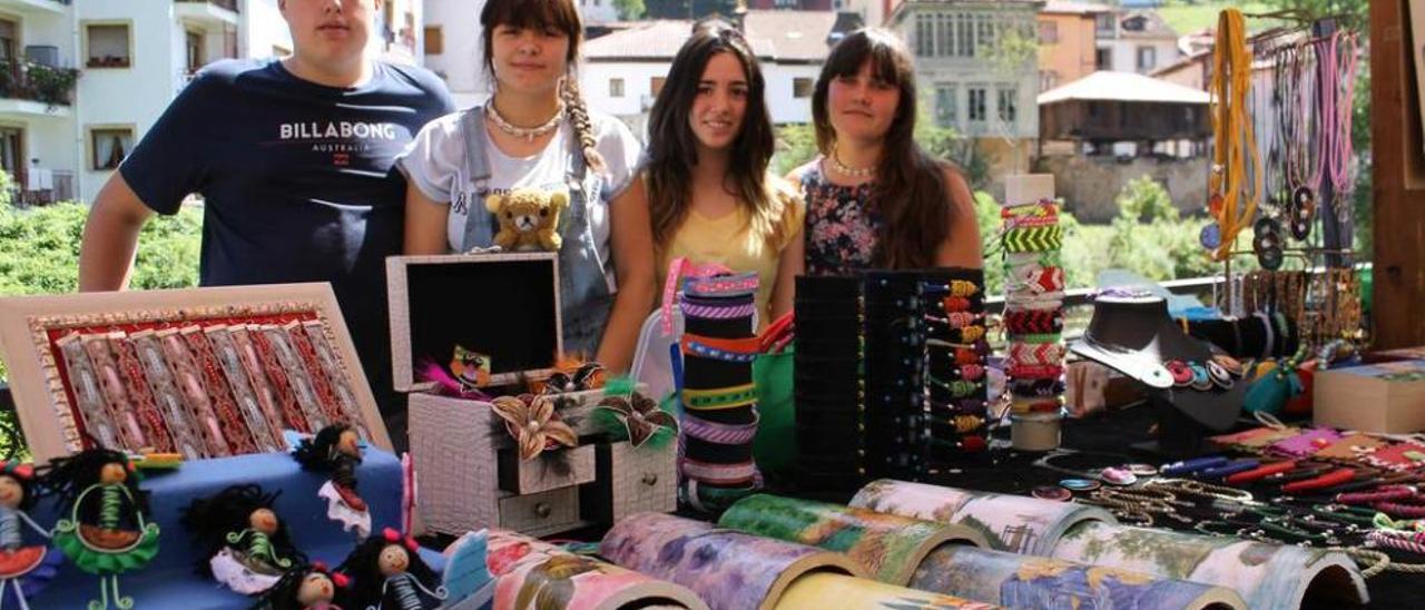 Sergio Taibo, Sheila García, Marta González y Lucía Rodríguez en su puesto.