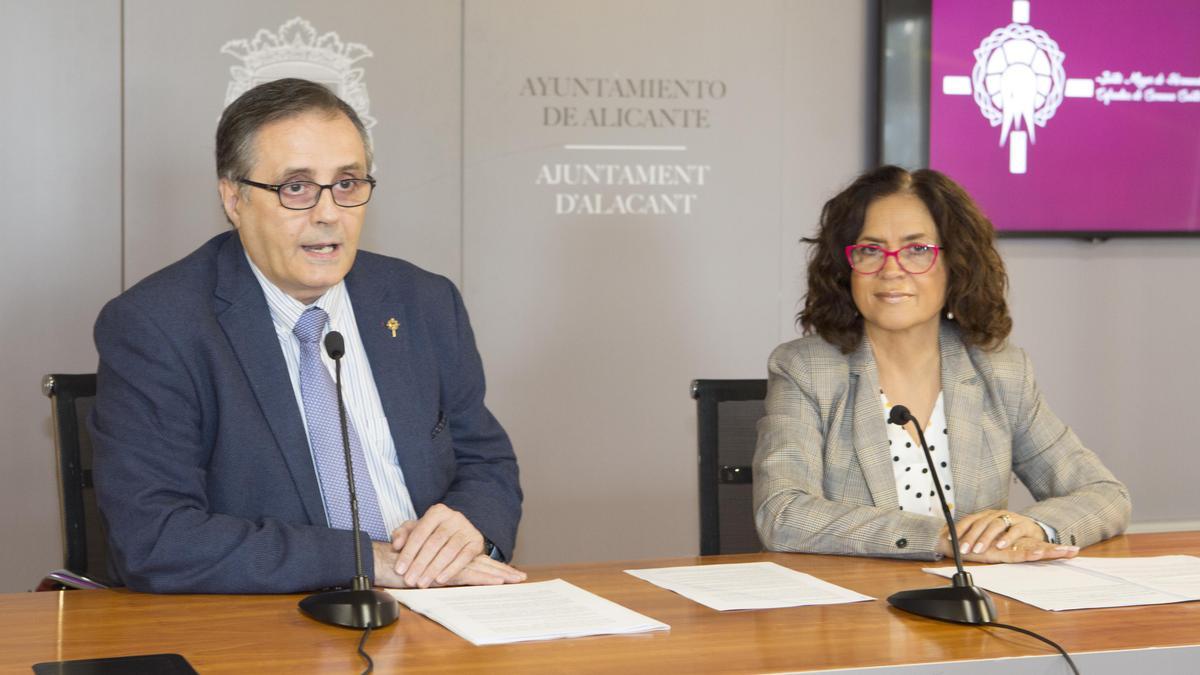 María Dolores Padilla junto a Alfredo Llopis, en una imagen de archivo.