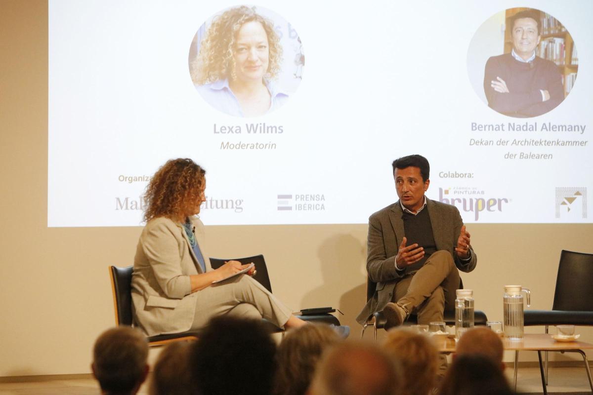Moderatorin Lexa Wilms mit dem Dekan der Architektenkammer, Bernat Nadal. Moderatorin Lexa Wilms mit dem Dekan der Architektenkammer, Bernat Nadal.