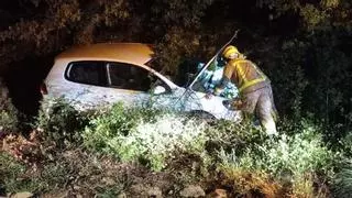 Sortida de via d'un cotxe a Castellterçol amb quatre ocupants