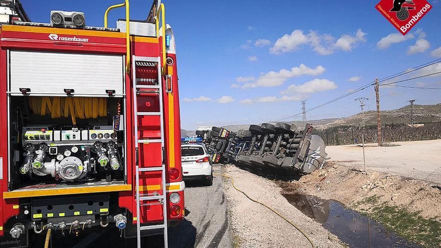 El abono líquido se ha acumulado en el arcén de la A-31.