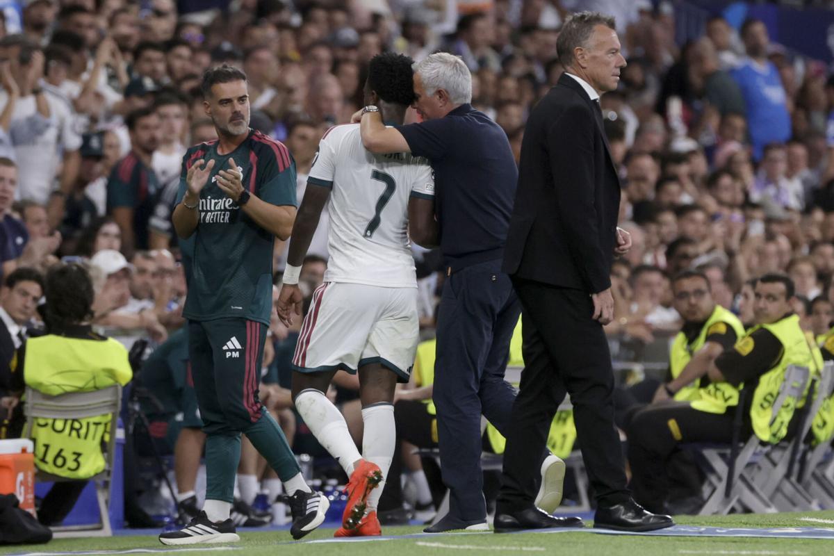 Els xiulets del Bernabéu a Vinícius afecten el brasiler i preocupen el Reial Madrid