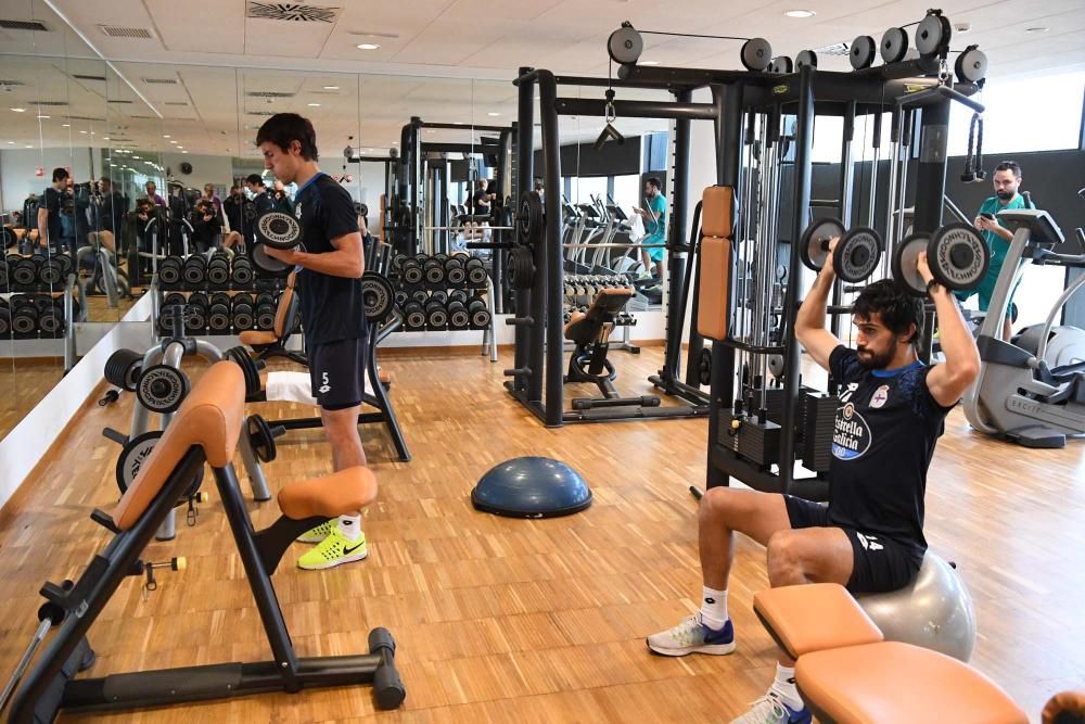 Los titulares en el partido de ayer ante el Sporting tuvieron una sesión de recuperación en la Casa del Agua.