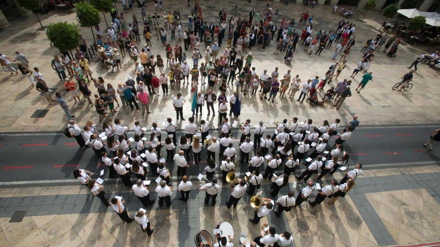Bandas de música durante los actos de 2016 en la plaza del Ayuntamiento