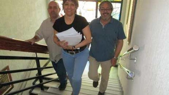 La portavoz del PSOE recogió la documentación.