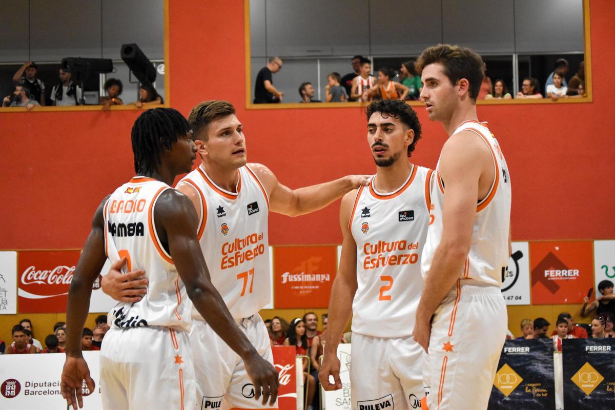Badio y Sestina, a la izquierda, debutantes en el Valencia Basket