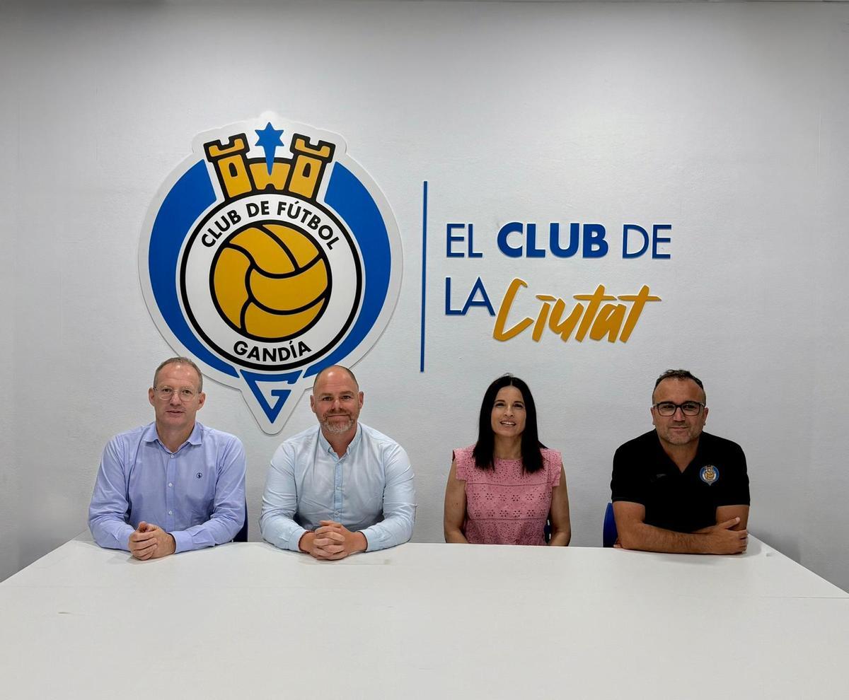 El presidente y los tres vicepresidentes del "nuevo" CF Gandia