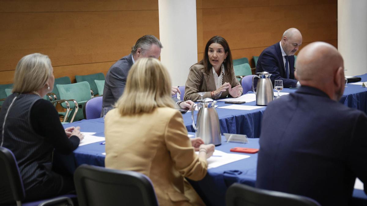 Comisión mixta Consell-Corts para preparar el Consejo de Política Fiscal y Financiera del lunes.