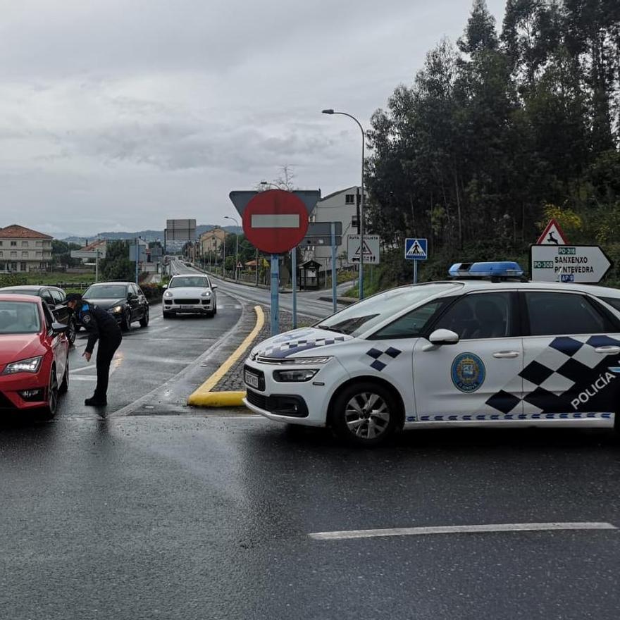 Un control de la Policía Local, esta mañana.