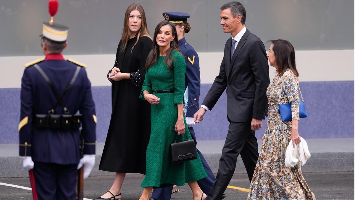 El rey Felipe y la princesa Leonor durante el desfile de las Fuerzas Armadas con motivo de la Fiesta Nacional