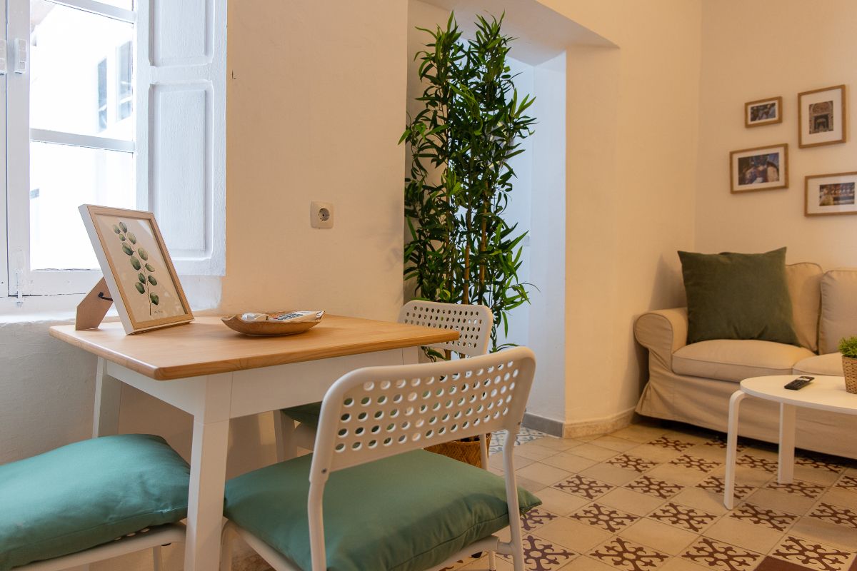 Es posible alojarse en el convento Santa María de Jesús, en pie desde el siglo XVI.