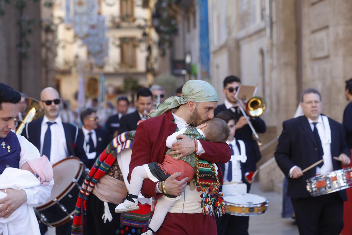 Todas las fotos de la ofrenda del 17 de marzo por la calle San Vicente hasta las 18:30 horas