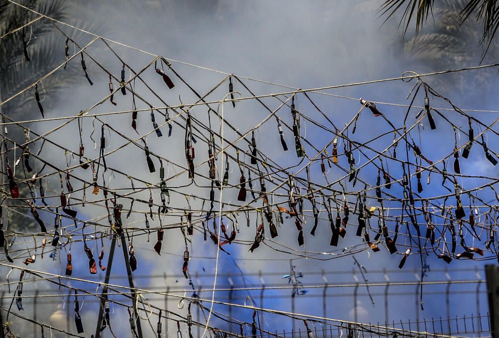 La Pirotecnia Murciana se estrena en Hogueras con una mascletá con un potente final