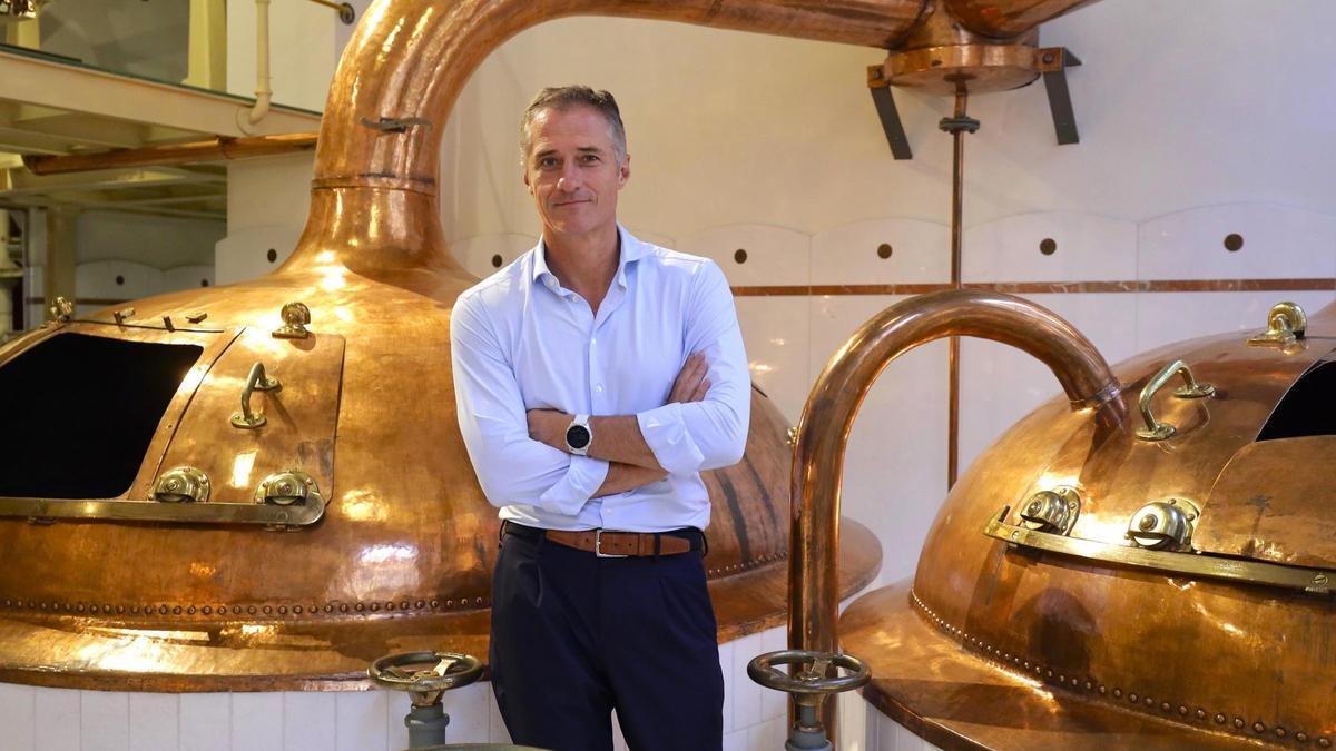 Sergio Elizlde, director general del grupo Ágora, en la sala de cocidas de la antigua fábrica de Ambar en Zaragoza.