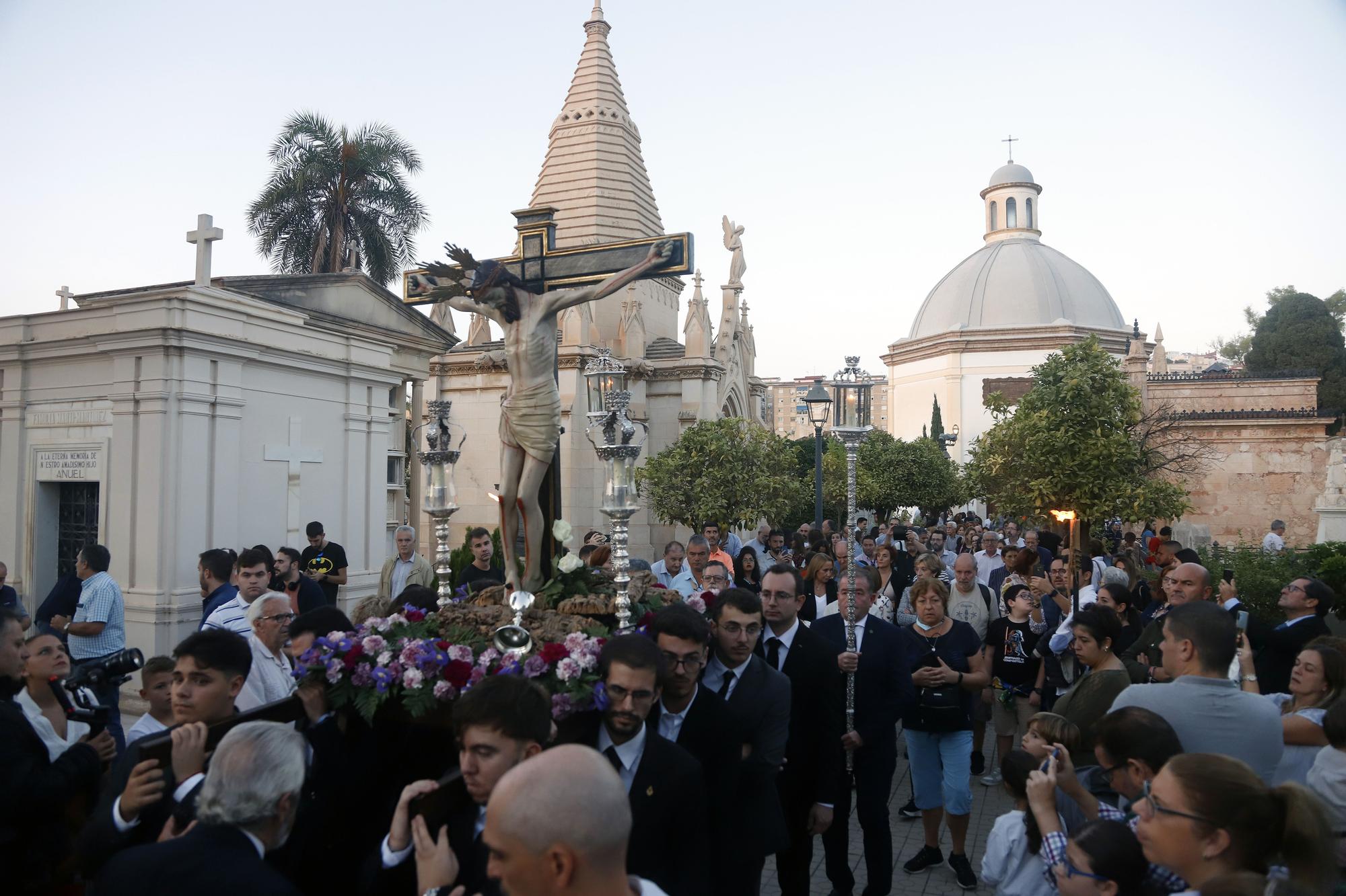 Procesión del Cristo de los Afligidos en el cementerio de San Miguel de Málaga