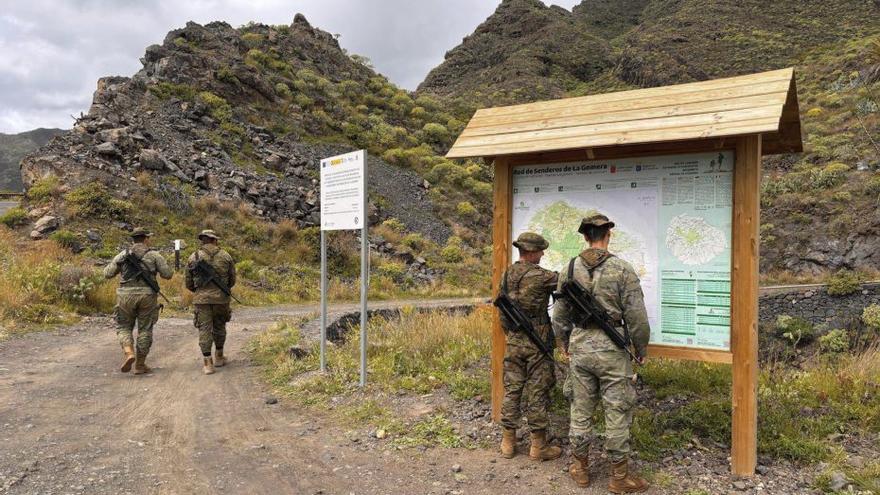 Soldados del RACA 93 desplegados en La Gomera.
