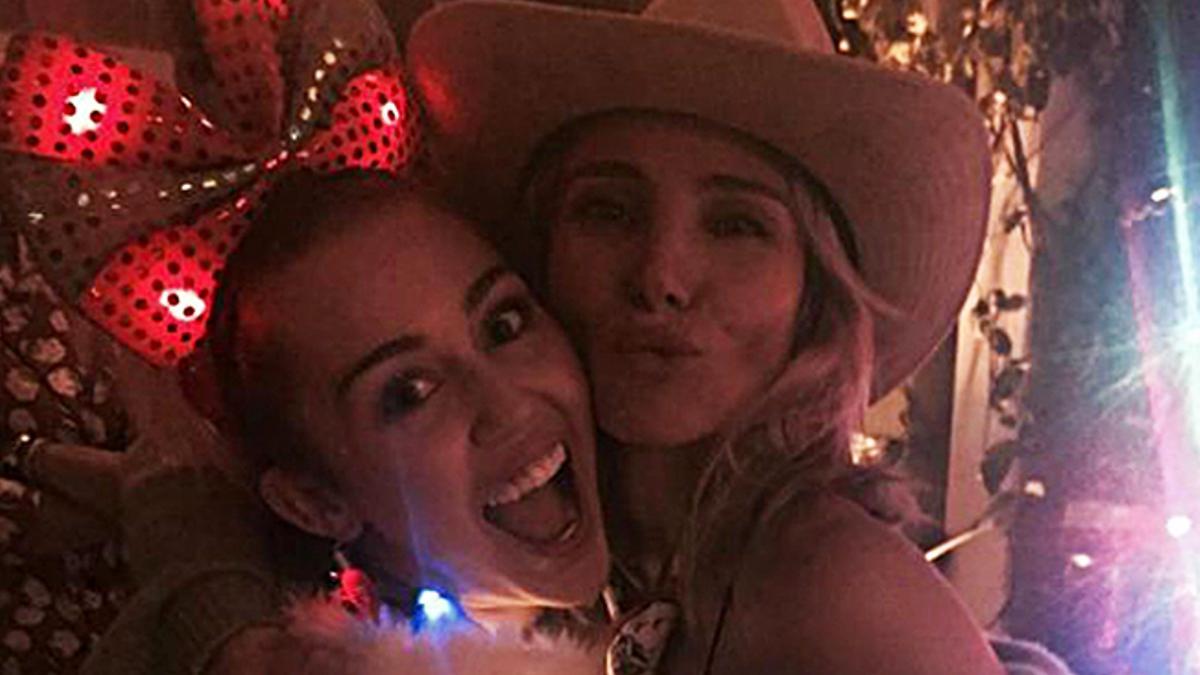 Miley Cyrus y Elsa Pataky celebrando la Nochevieja 2016