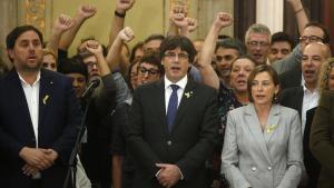 zentauroepp40705862 catalan president carles puigdemont  center  vice president 171030124240