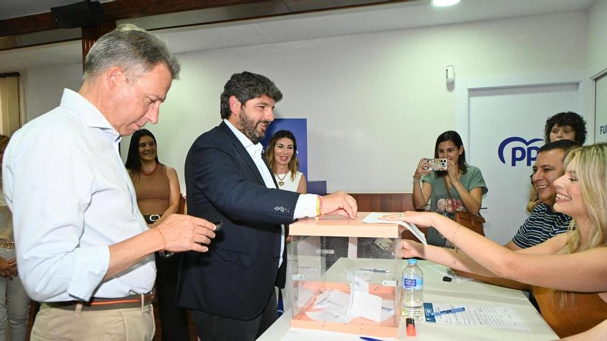 López Miras: &quot;Todo el tiempo que aguante Pedro Sánchez va a ser de agonía para los españoles&quot;