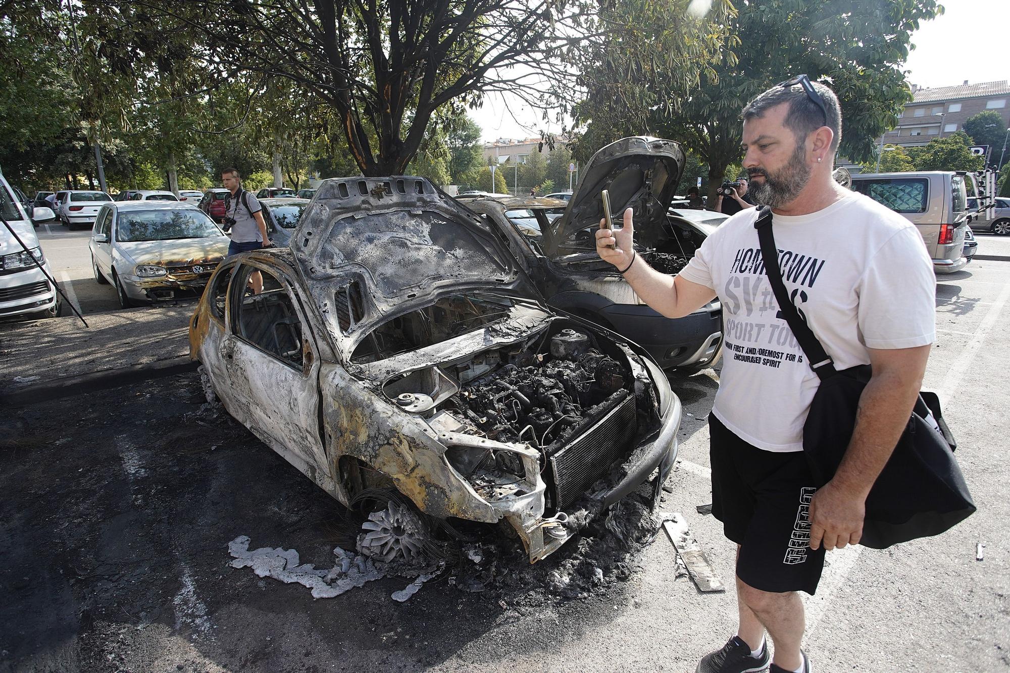 Incendi de vehicles al pàrquing del parc del Migdia