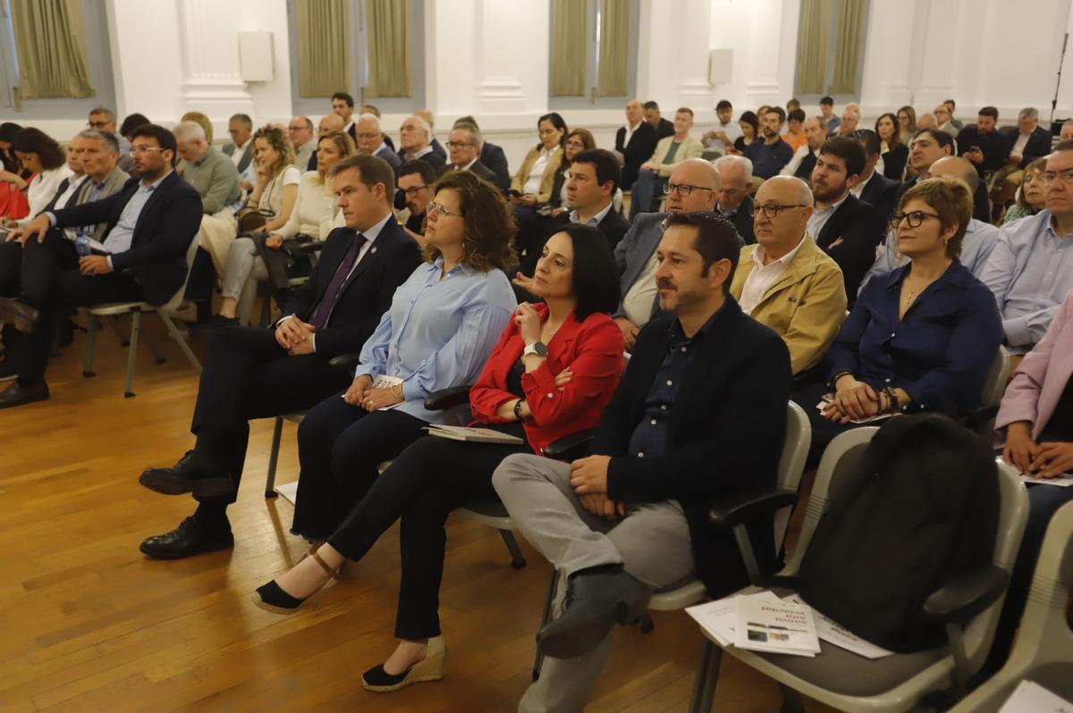 Rebeca Torró y el presidente de la Mancomunitat de la Costera, entre los asistentes.