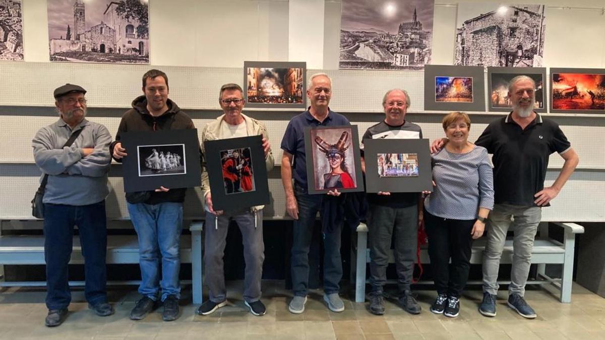 Fotografia de grup  amb els guanyadors dels premis i el jurat