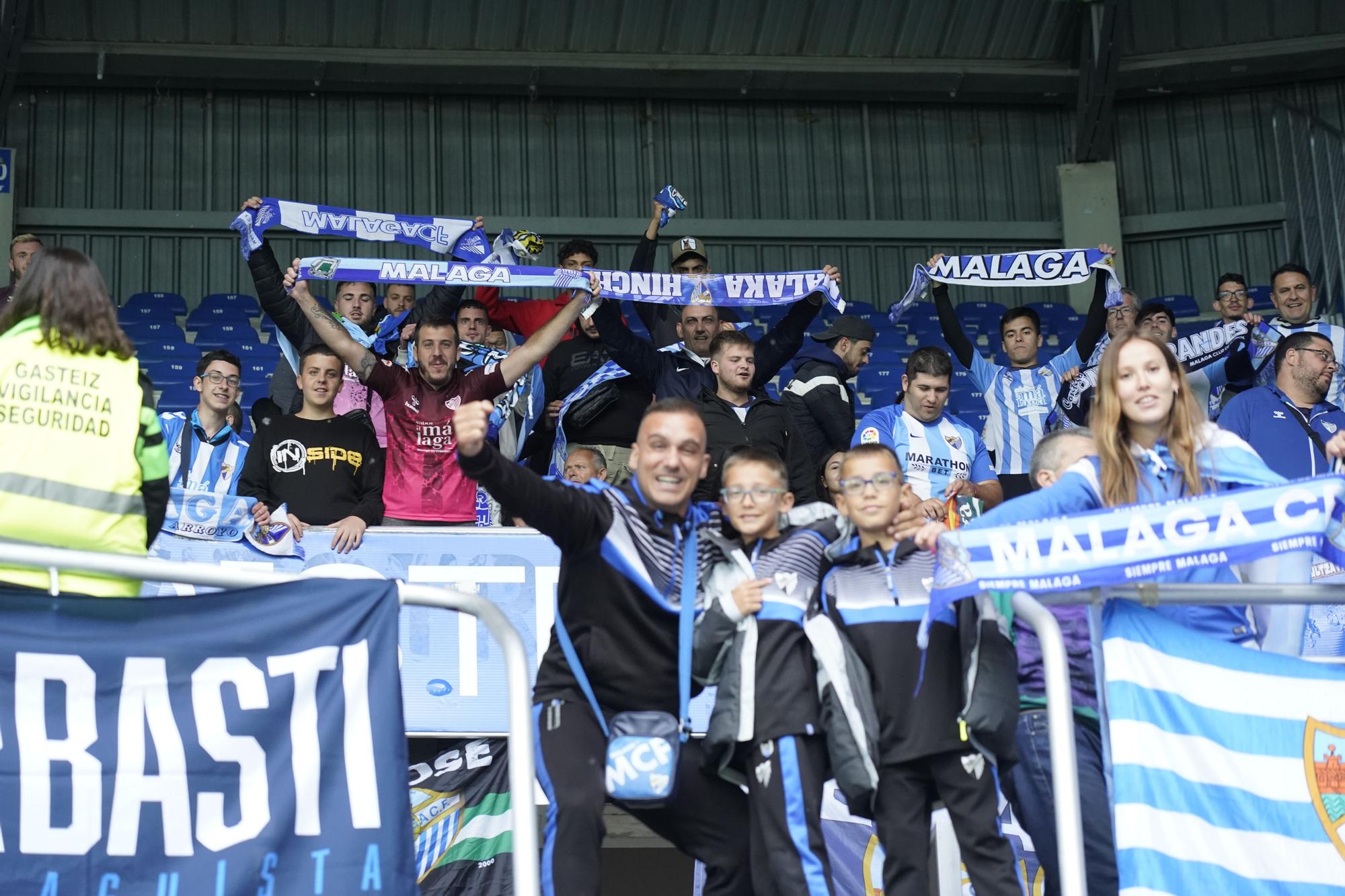 Aficionados del Málaga CF en las gradas de Mendizorroza