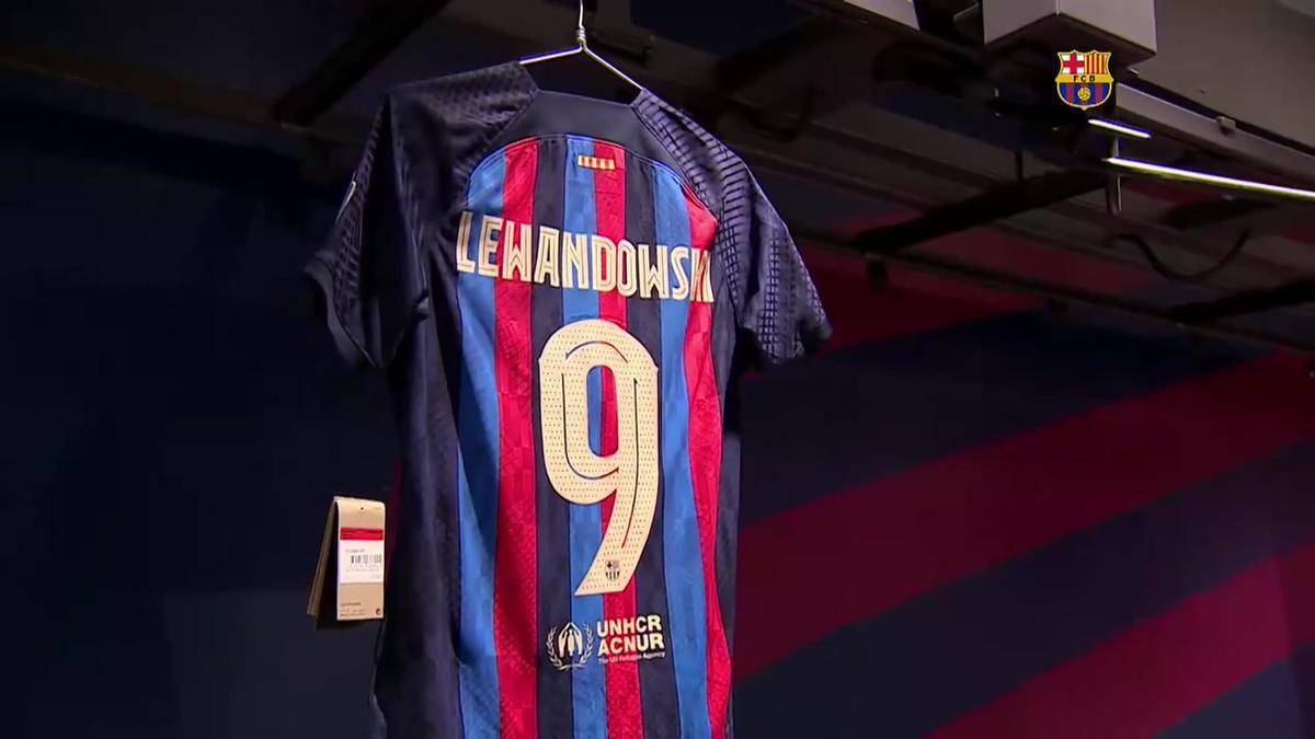 Los aficionados ya pueden comprar la camiseta del Barça de Lewandowski.