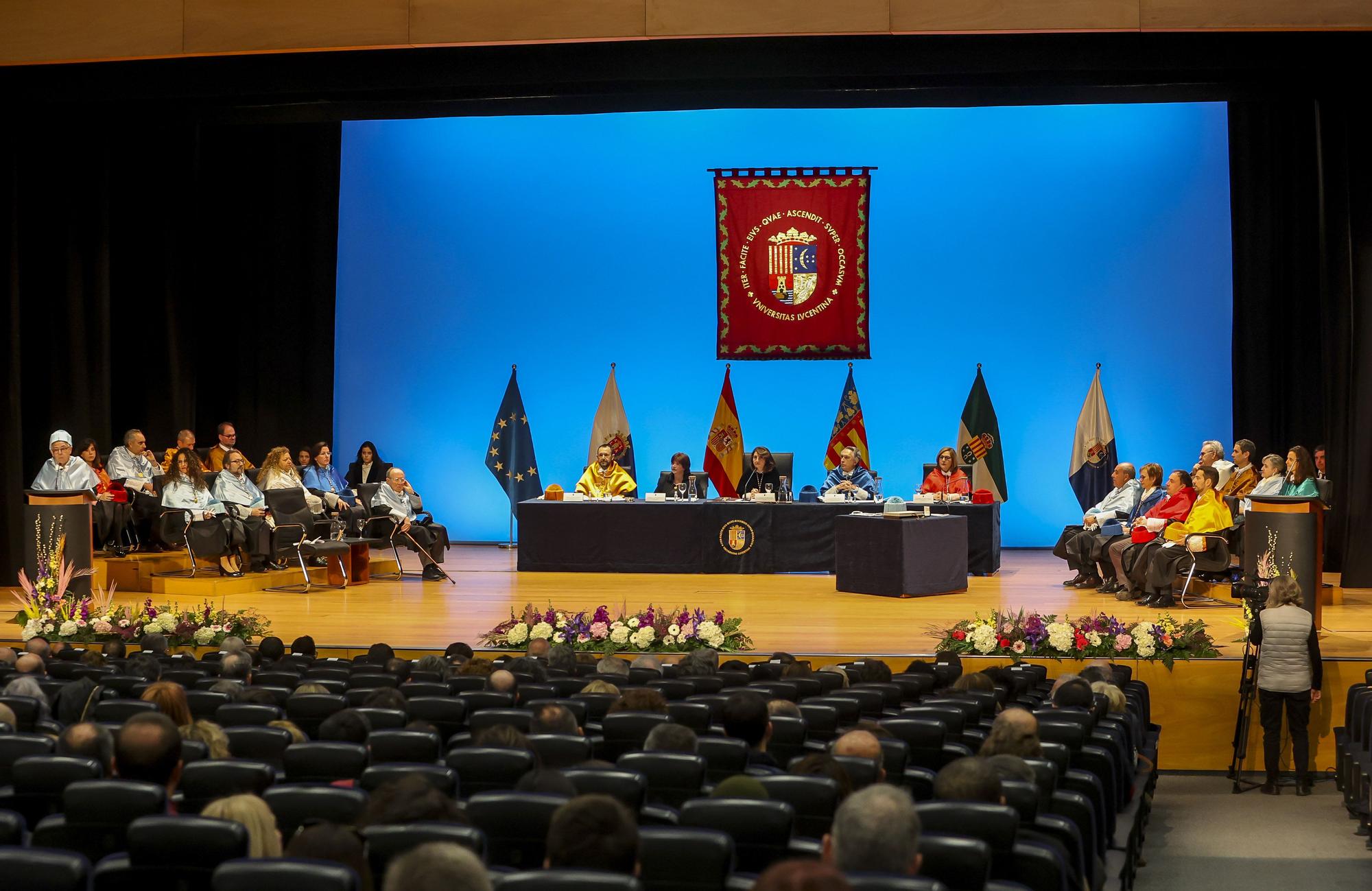 SANTO TOMAS AQUINO HONORIS CAUSA JOAN FRANCESC MIRA Y PREMIOS EXTRAORDINARIOS DE DERECHO EN PARANINFO