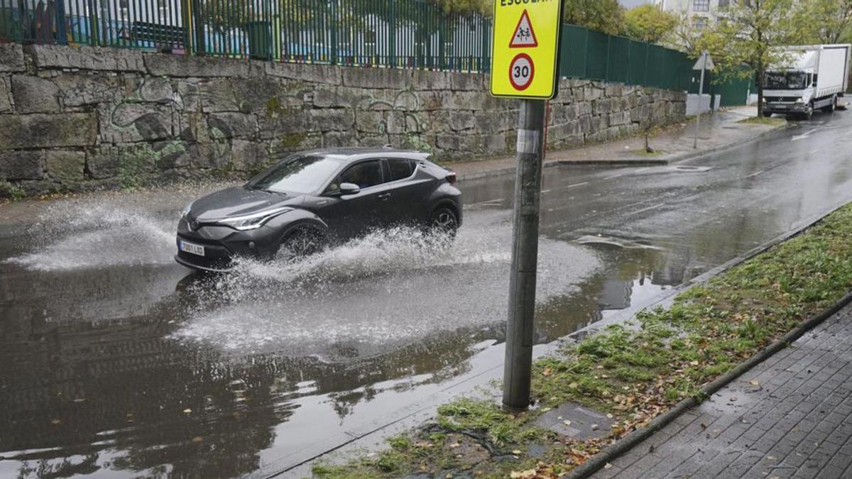 Las lluvias y las colas en dirección a la capital.