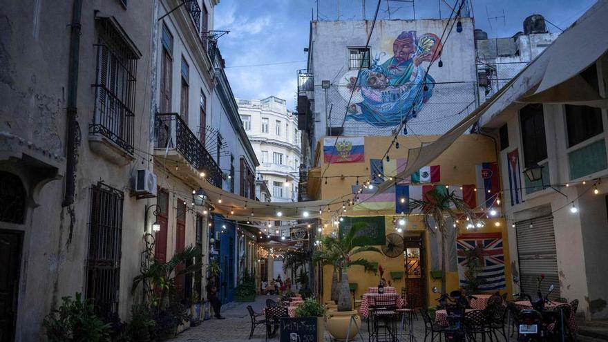El "general verano" se asoma a una Cuba sofocada p