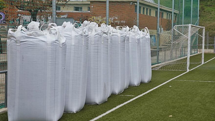 Todo preparado para las actuaciones de mejora de los campos de hierba artificial de Valorio