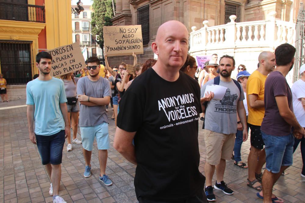 Centenares de personas se unen en Málaga contra la tauromaquia