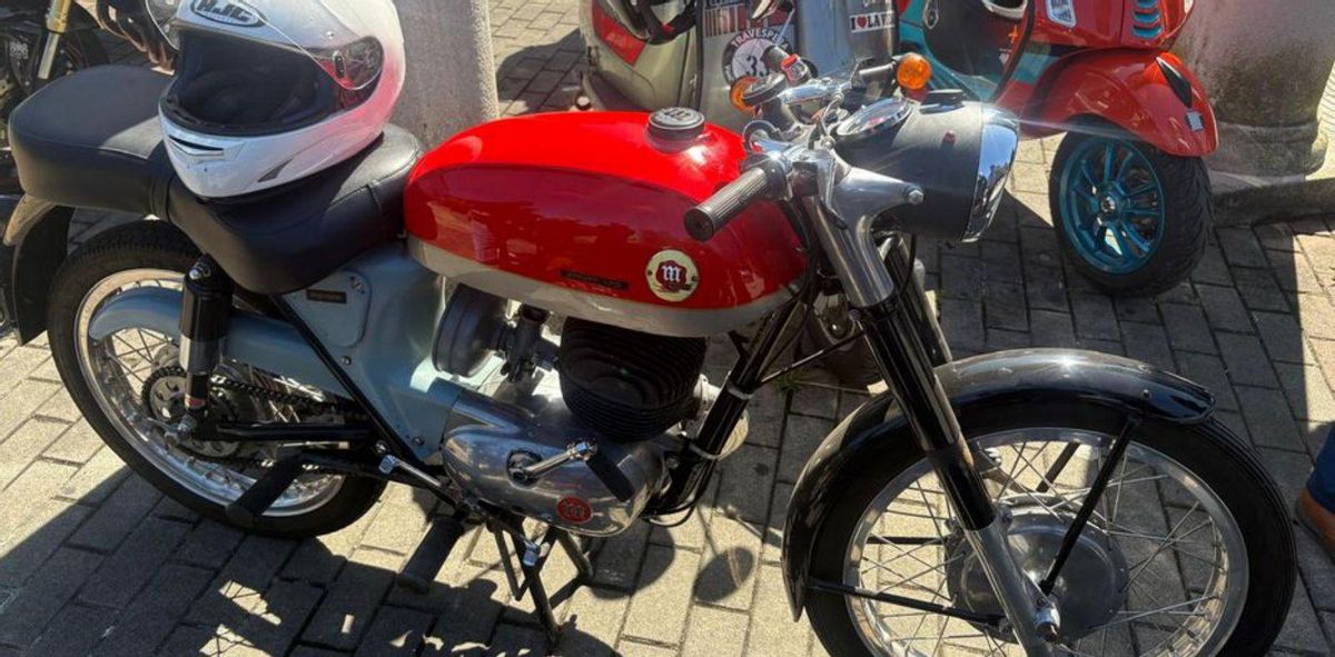 Una moto de la marca Montesa, en la concentración de El Entrego. | D. O-