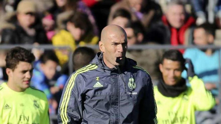 Zidane dirige su primera sesión al frente del Real Madrid.