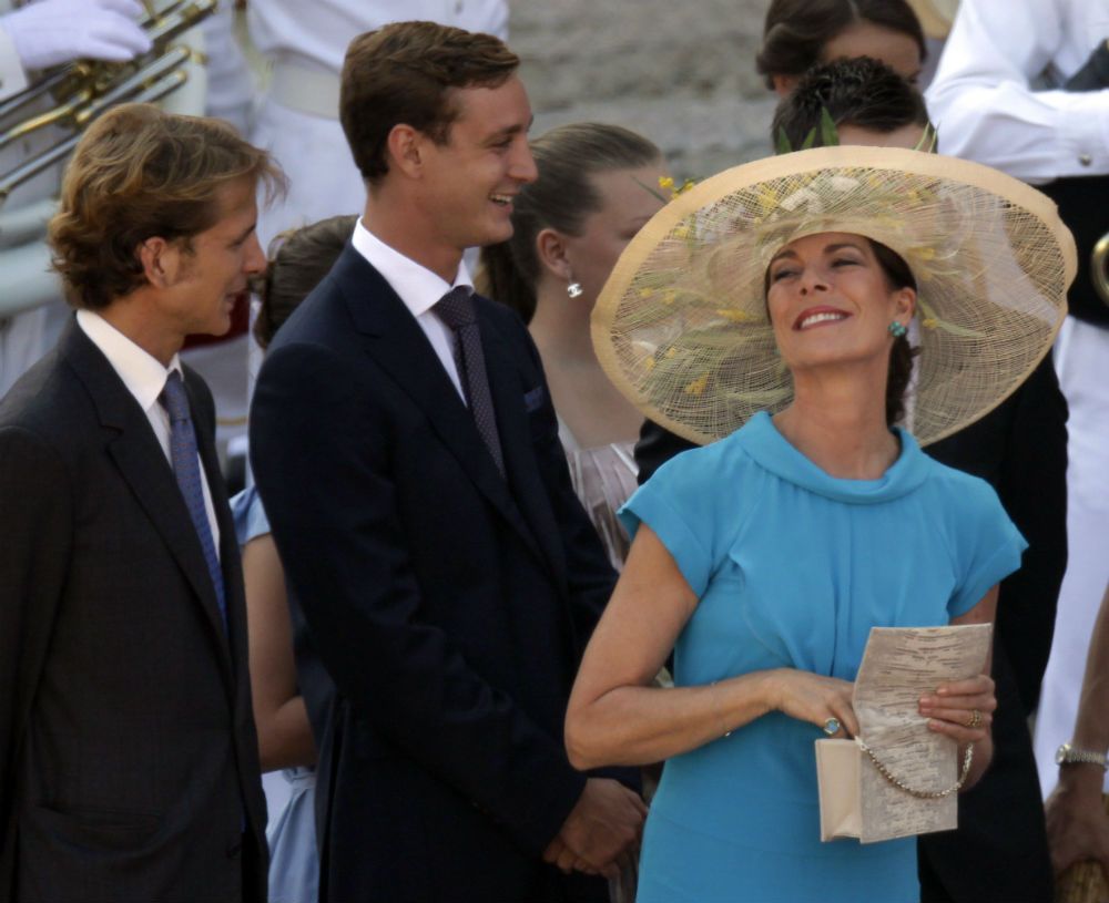 Carolina de Mónaco en julio de 2011, en la boda civil de su hermano Alberto, con la misma pamela que ha llevado Beatrice Borromeo en la boda de Louis Ducruet
