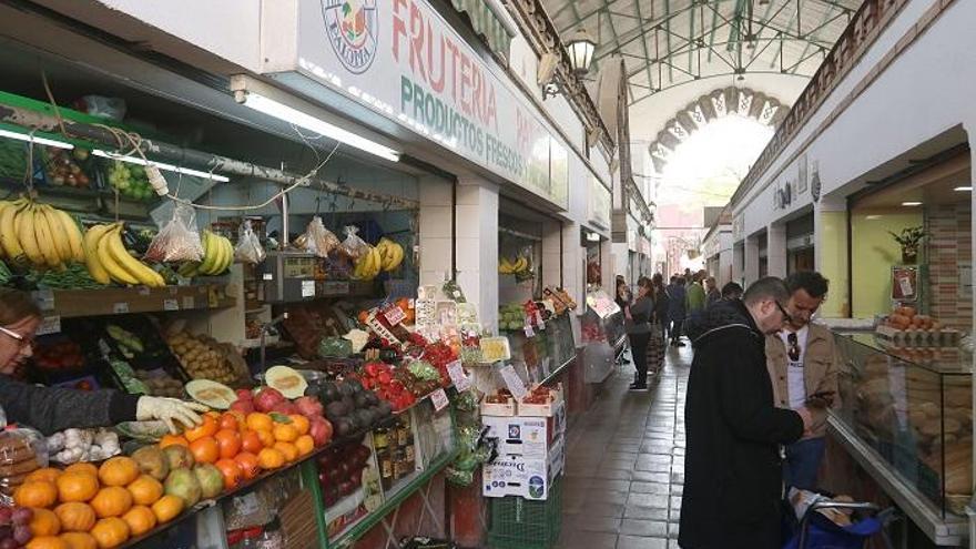 Un pasillo del mercado de Salamanca.
