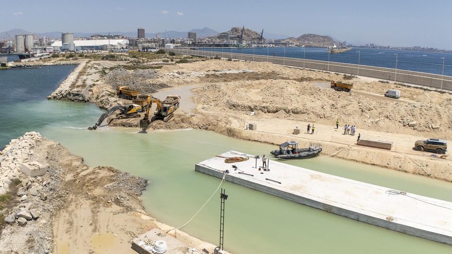 Así es el innovador dique flotante que viajará de Alicante a Ibiza