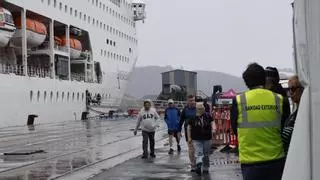 Hablan en Gijón los pasajeros del crucero afectado por un brote de gastroenteritis: "Son cosas que pasan; se ha exagerado todo"
