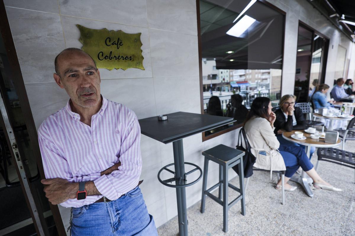 oviedo .REACCIONES APARCAMIENTO CALATRAVA. En Buenavista, negocios alrededor del Calatrava. Reacciones de comerciantes y vecinos a la compra del parking y su consiguiente puesta en funcionamiento.