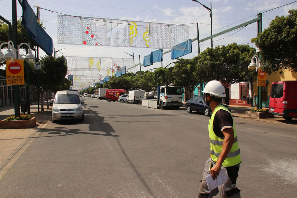 El Cortijo de Torres acelera los trabajos en casetas, calles y portada para ponerse a punto de cara al inicio de la semana de Feria.