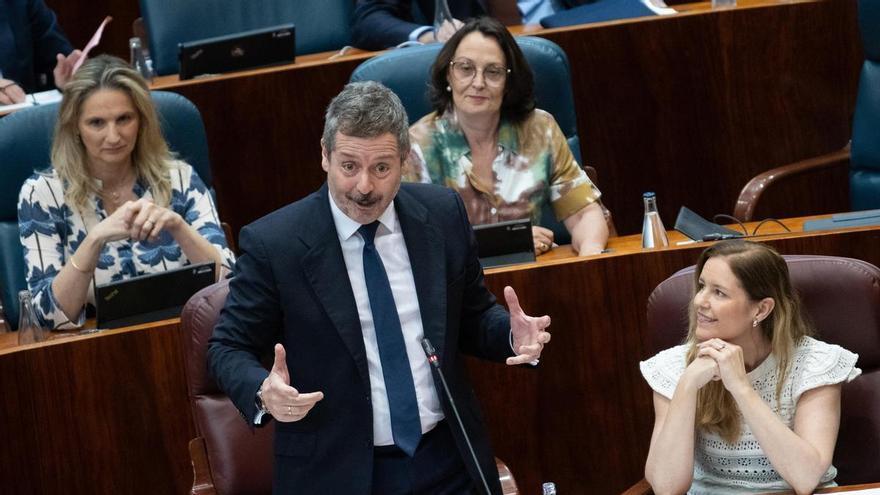 Un consejero de Ayuso pone como ejemplo a Murcia para restar importancia al calor en las aulas: «Puede ser fuente de inspiración»