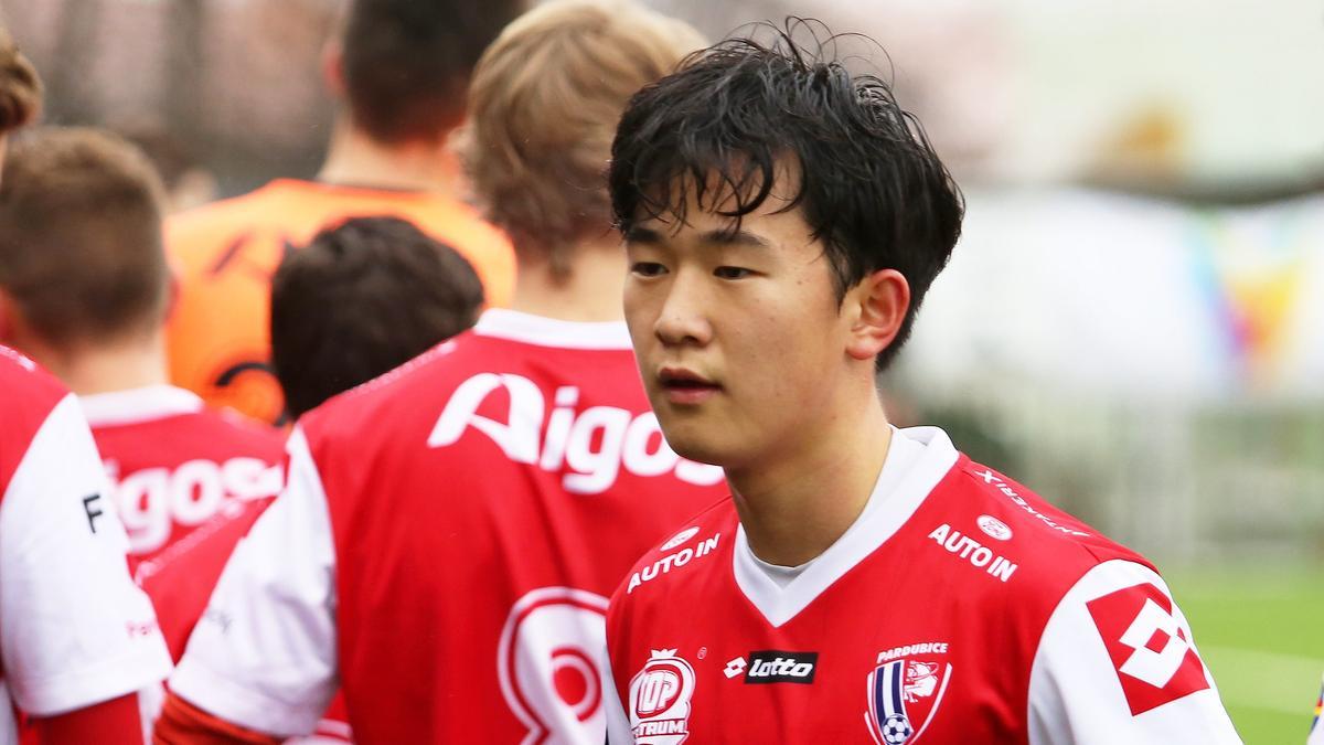 Sanghyuk Lee, en un partido con el FK Pardubice B