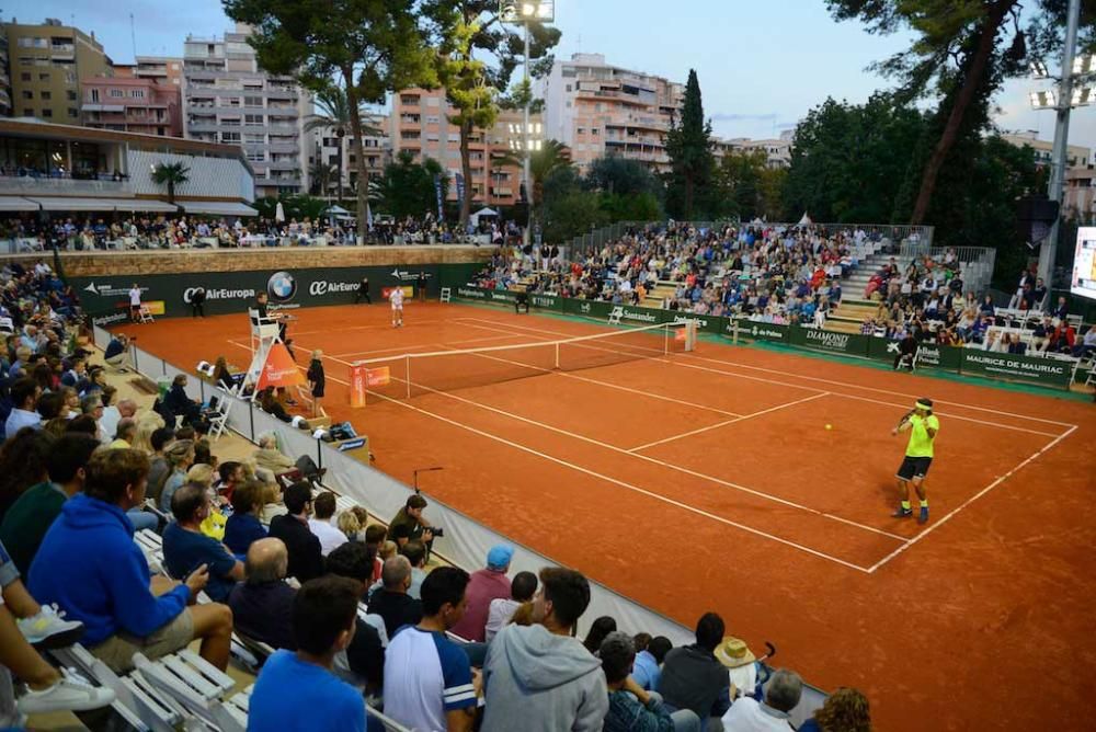 Moyá vence en el duelo de leyendas