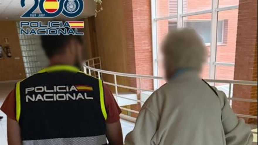 La Comisaría detiene en Elche a un cuidador por estafar 3.900 euros a una anciana que cuidaba