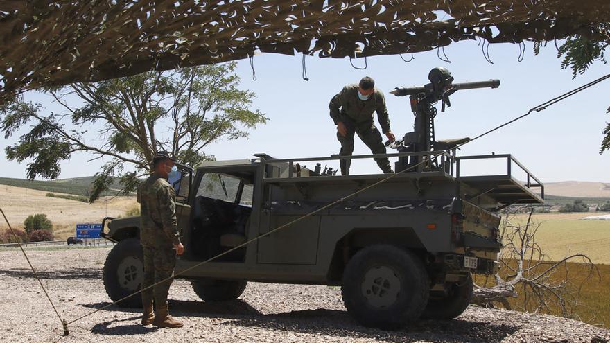 Un vehículo militar en los terrenos donde se ubicará la base logística del Ejército.